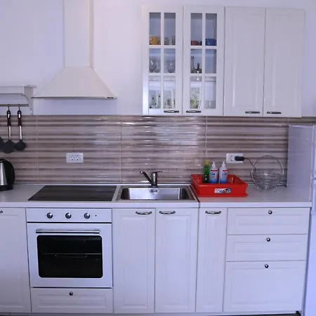 펜션 Nane Garden House With Heated Pool *