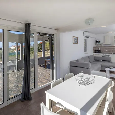 Nane Garden House With Heated Pool Feriehus *
