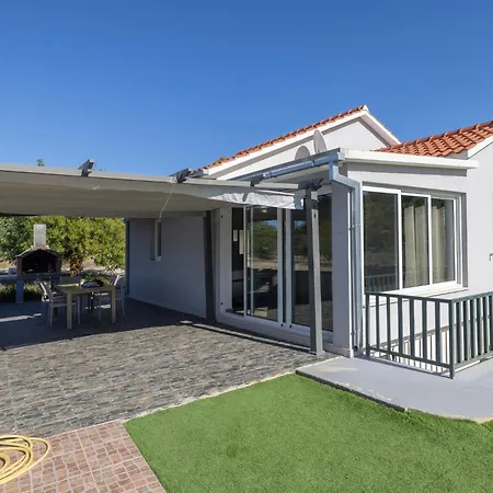 Feriehus Nane Garden House With Heated Pool *