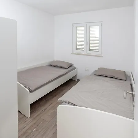 Nane Garden House With Heated Pool Feriehus Mirce