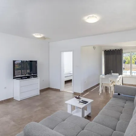 Feriehus Nane Garden House With Heated Pool Mirce