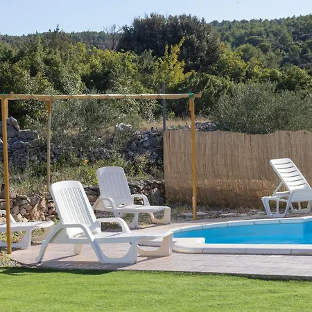 Feriehus Nane Garden House With Heated Pool