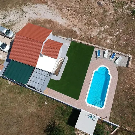 Nane Garden House With Heated Pool
