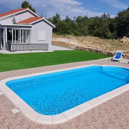 Nane Garden House With Heated Pool