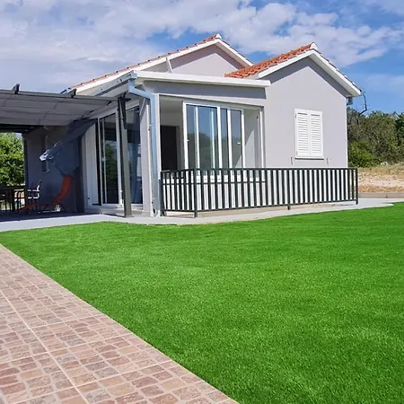 Nane Garden House With Heated Pool Holiday home *