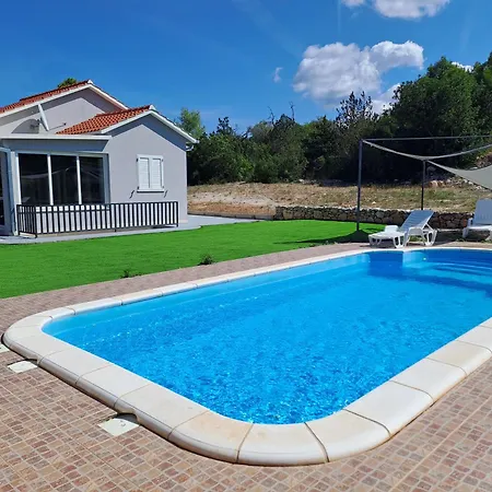 Nane Garden House With Heated Pool Holiday home