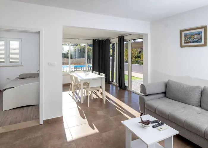 Дом отдыха Nane Garden House With Heated Pool