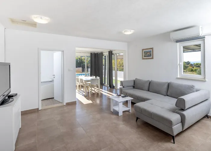 Nane Garden House With Heated Pool *
