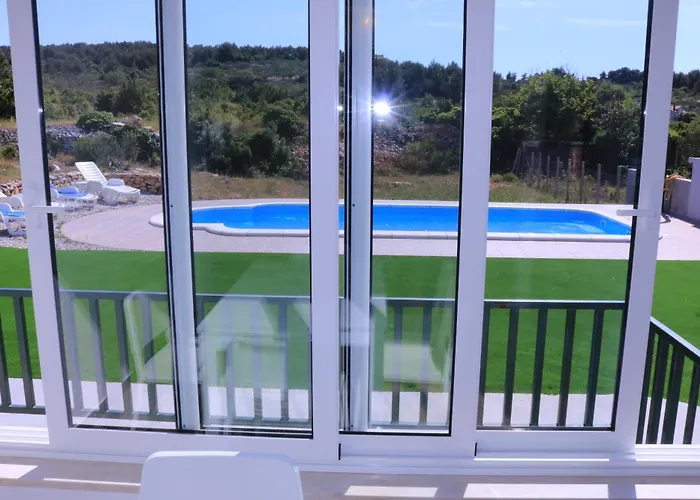 Nane Garden House With Heated Pool Дом отдыха Mirca (Brac)
