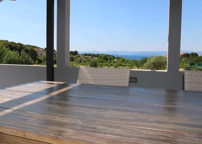 Nane Garden House With Heated Pool Дом отдыха Mirca (Brac)