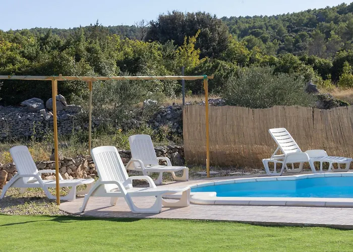 Дом отдыха Nane Garden House With Heated Pool