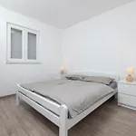 Nane Garden House With Heated Pool