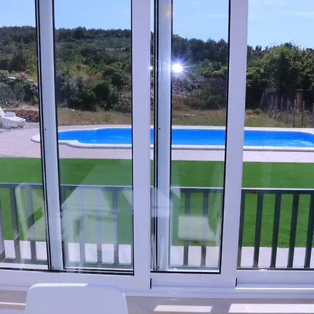 Nane Garden House With Heated Pool Semesterbostad Mirce